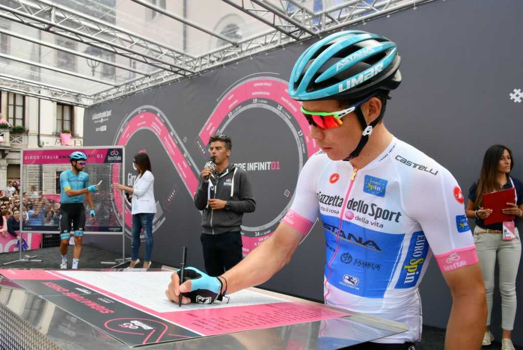 Miguel Ángel López Etpaa 16 Giro de Italia (Ph. tw-Giro de Italia) Escarabajos Colombianos