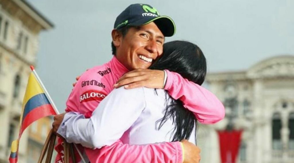 Nairo Quintana dona su maglia rosa del Giro de Italia para ayudar a Boyacá