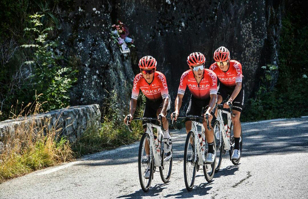 Arkea Nairo Tour 2020 Ph: Instagram Arkea Samsic www.ciclismocolombiano.com 