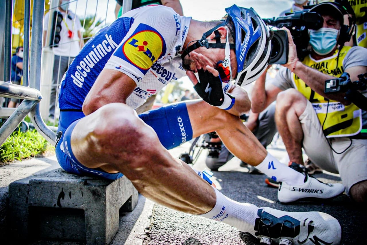 Emotiva dedicatoria Julian Alaphilippe etapa 2 Tour de Francia 2020-Ph: Le Tour Tw-www.ciclismocolombiano.com