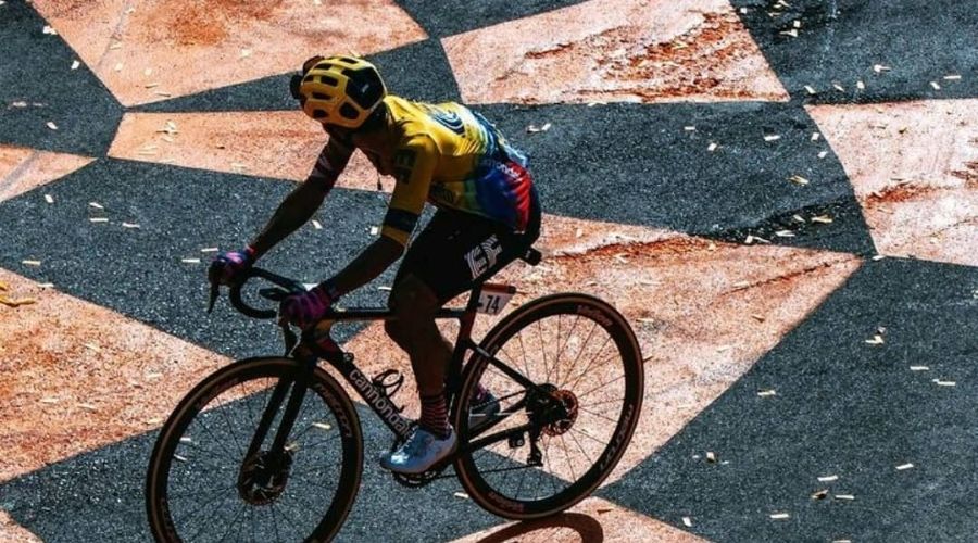 Sergio Higuita buenas noticias Tour de Francia 2020 ph. Education First - www.ciclismocolombiano.com