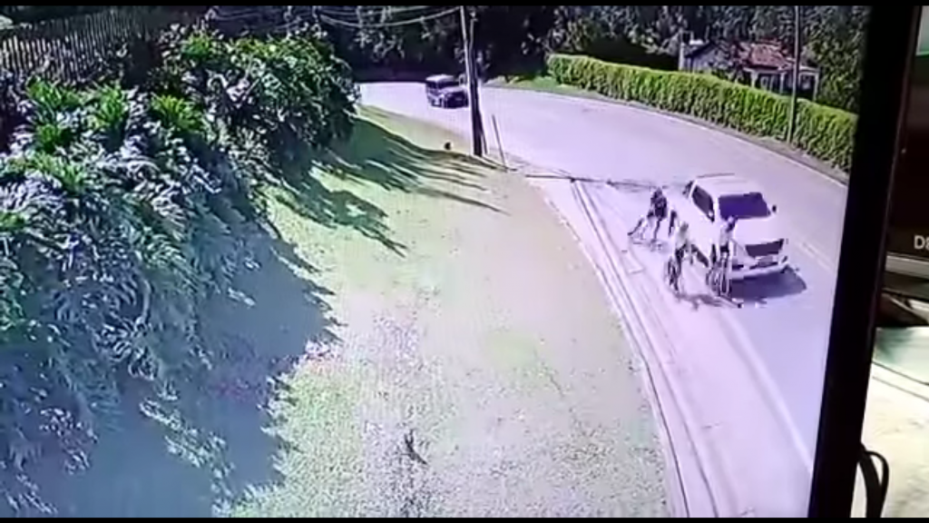 Ciclistas conductor excusa