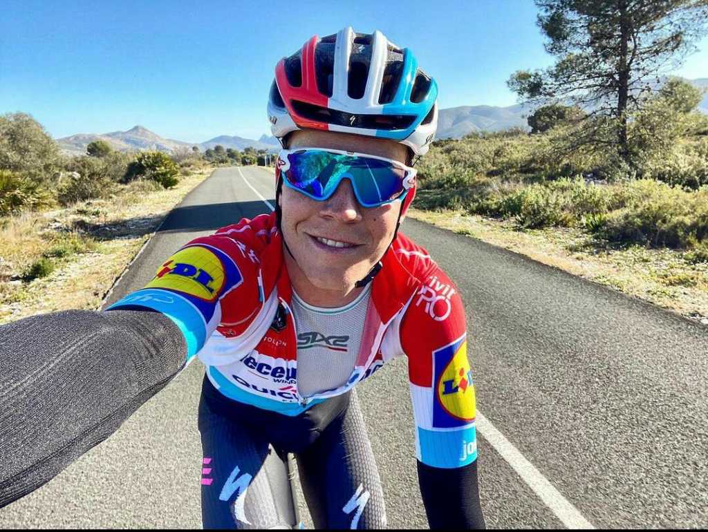 Deceuninck despide emotivo figuras