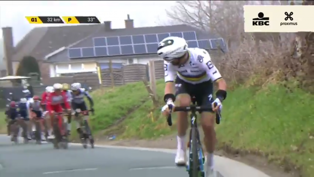 Julian Alaphilippe ataque Omloop 2021