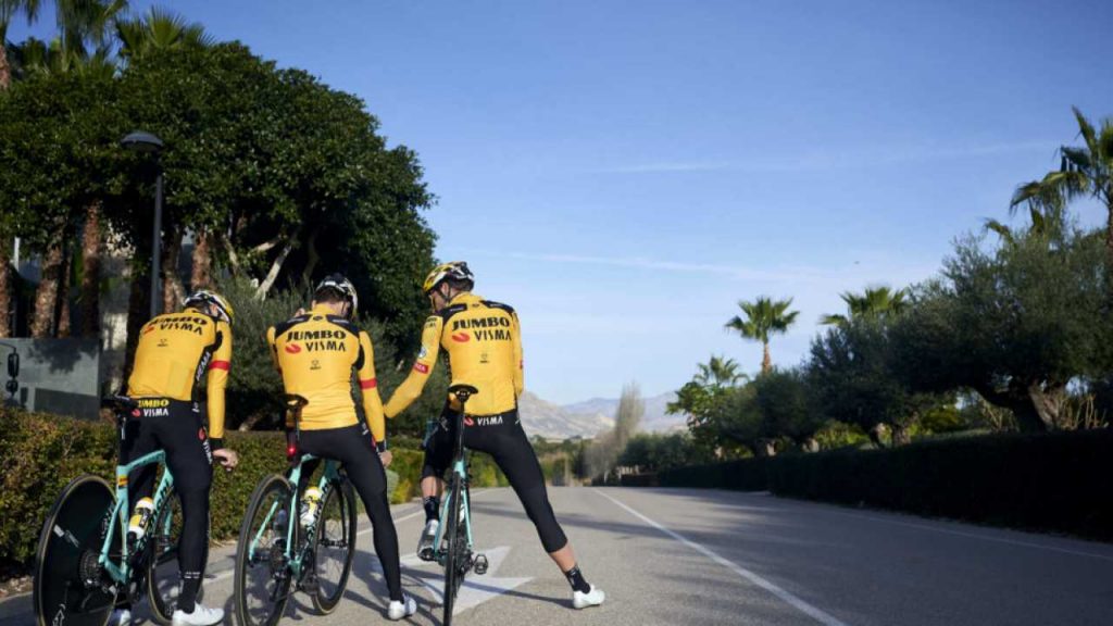 Primoz Roglic golpe jumbo visma retiro Tom Dumoulin Mike Teunissen