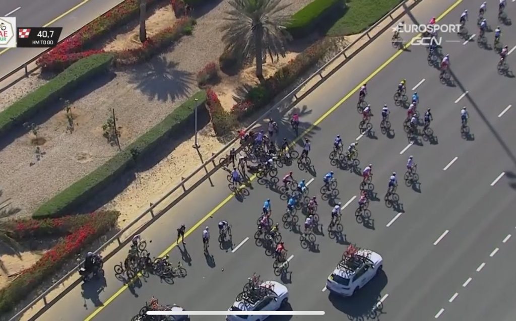 caída etapa 7 UAE Tour 2021 Yates Rivera