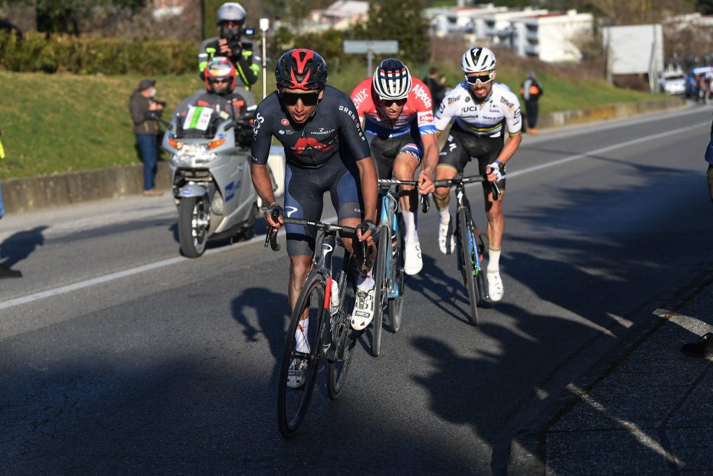 Mathieu Van der Poel Strade Bianche 2021 arranconazo final Egan Bernal Alaphilippe