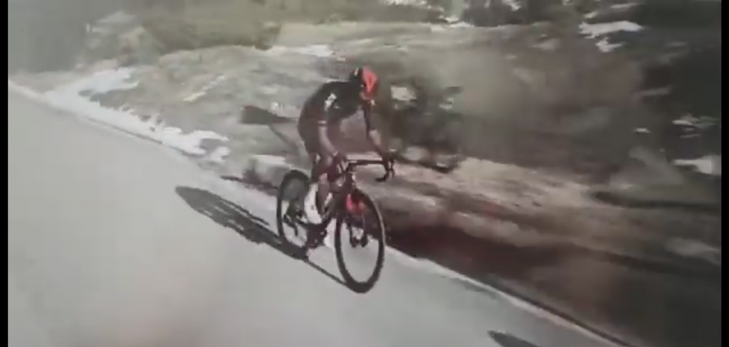 Egan Bernal etapa reina Tirreno Adriático 2021 desfona