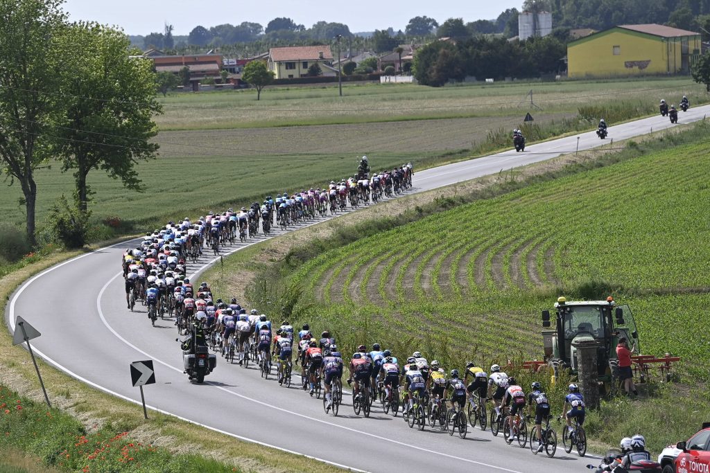 Deceuninck intentó romper a Egan y el Ineos con este movimiento en la etapa 13 del Giro 2021
