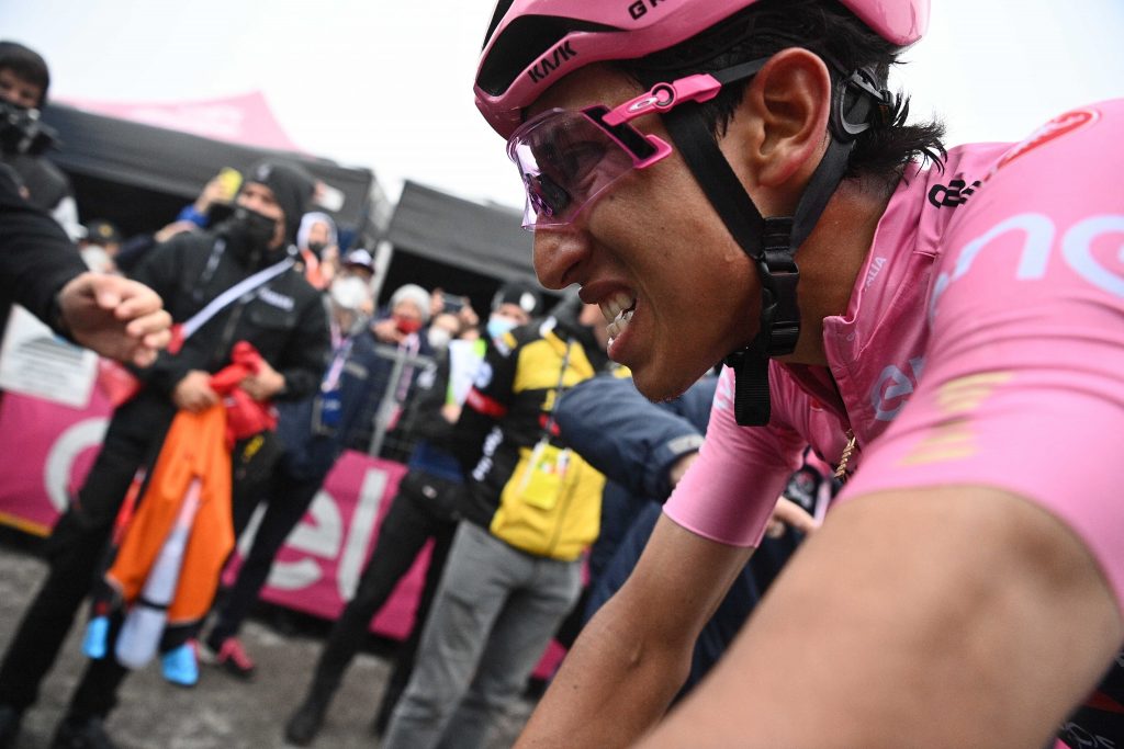 Egan Bernal defensiva tercera semana Giro de Italia 2021