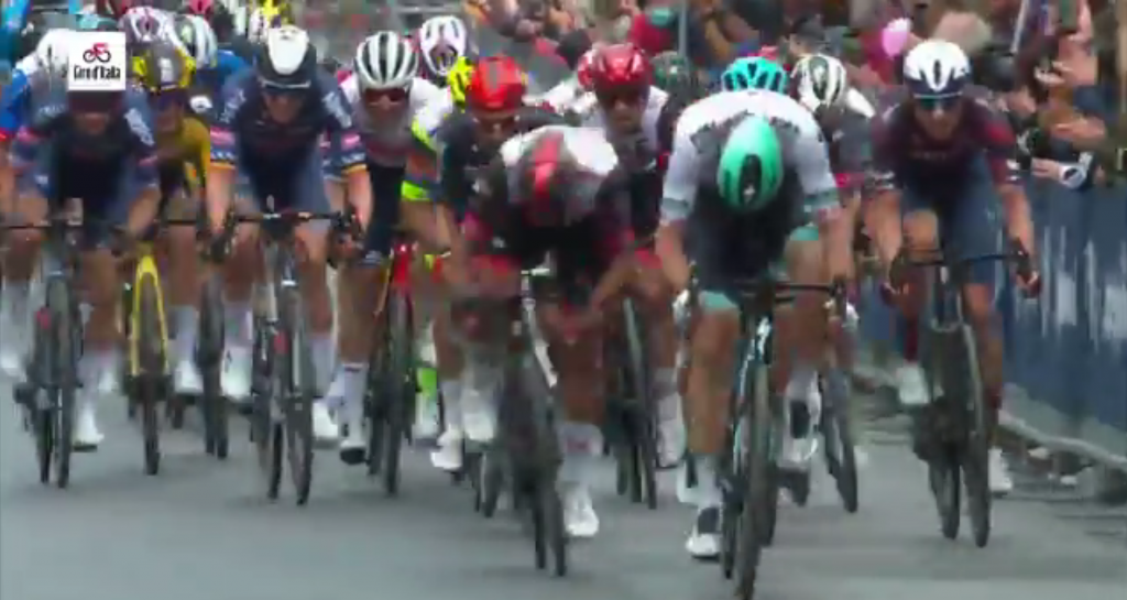 Fernando Gaviria sorpresivo ataque etapa 7 Giro de Italia 2021