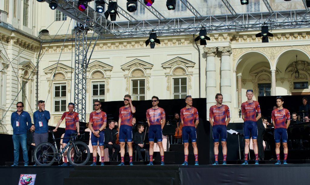 Israel Start Up Nation de Dan Martin cambia sus colores de uniforme para el Giro de Italia 2021