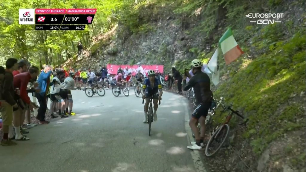 Egan Bernal y Daniel Martínez responden al ataque de Almeida en la etapa 17 Giro de Italia 2021