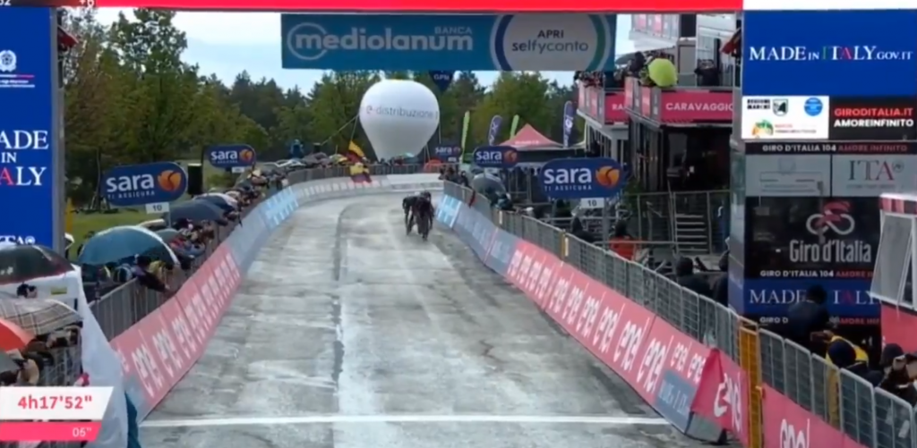 pique Egan Evenepoel Giro de Italia 2021 etapa 6