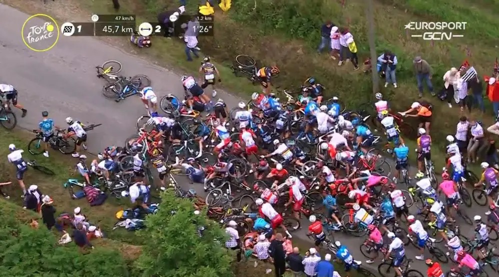 Esta fue una de  las dos caídas masivas durante la etapa 1 del Tour de Francia 2021 