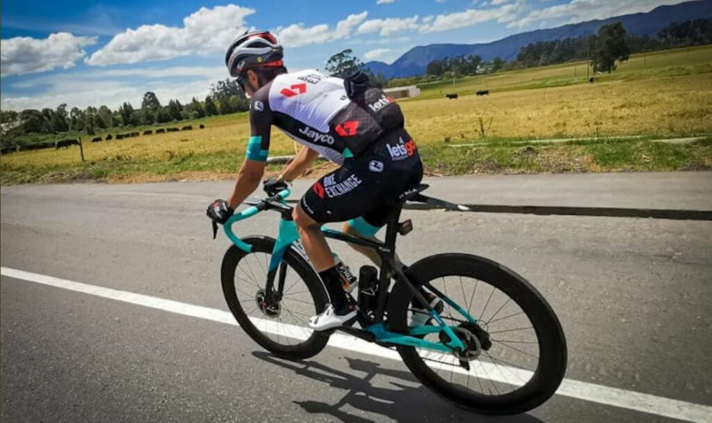Esteban Chaves recibe mensaje del Bike Exchange, tiene motivación para ganar en el Tour