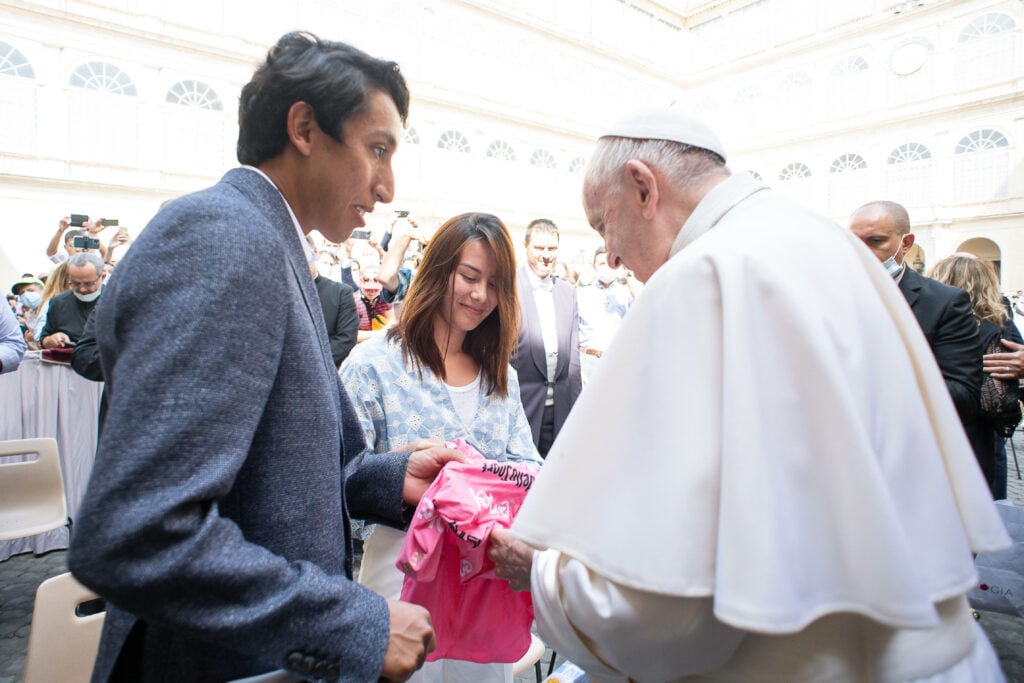 Egan Bernal comparte un mensaje para Colombia sobre su visita al Papa Francisco