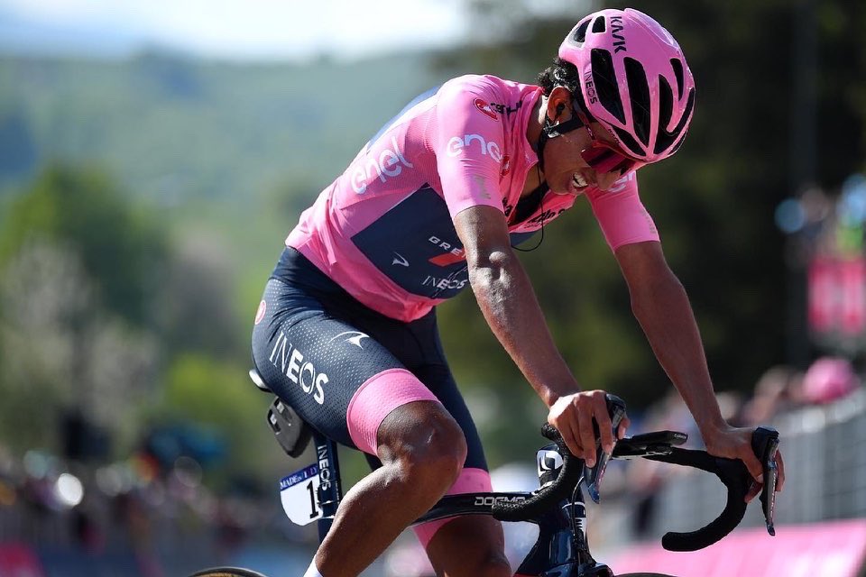 Egan Bernal imágenes homenaje Zipaquirá Giro 2021