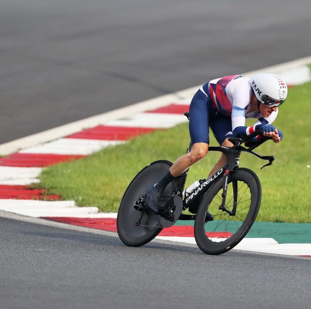 Geraint Thomas durante la última prueba de ciclismo en ruta, en la crono de Tokio 2020