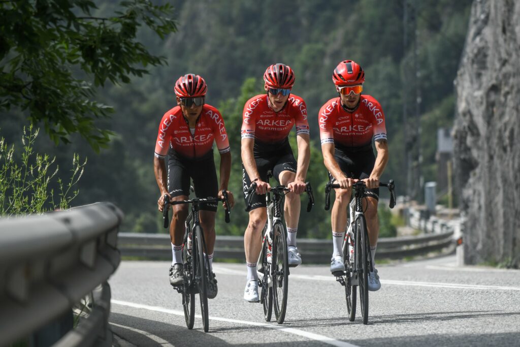 Nairo con sus 2 gregarios en este Tour de Francia 2021