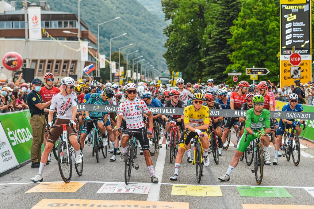 Nairo Quintana con la camiseta de pepas rojas