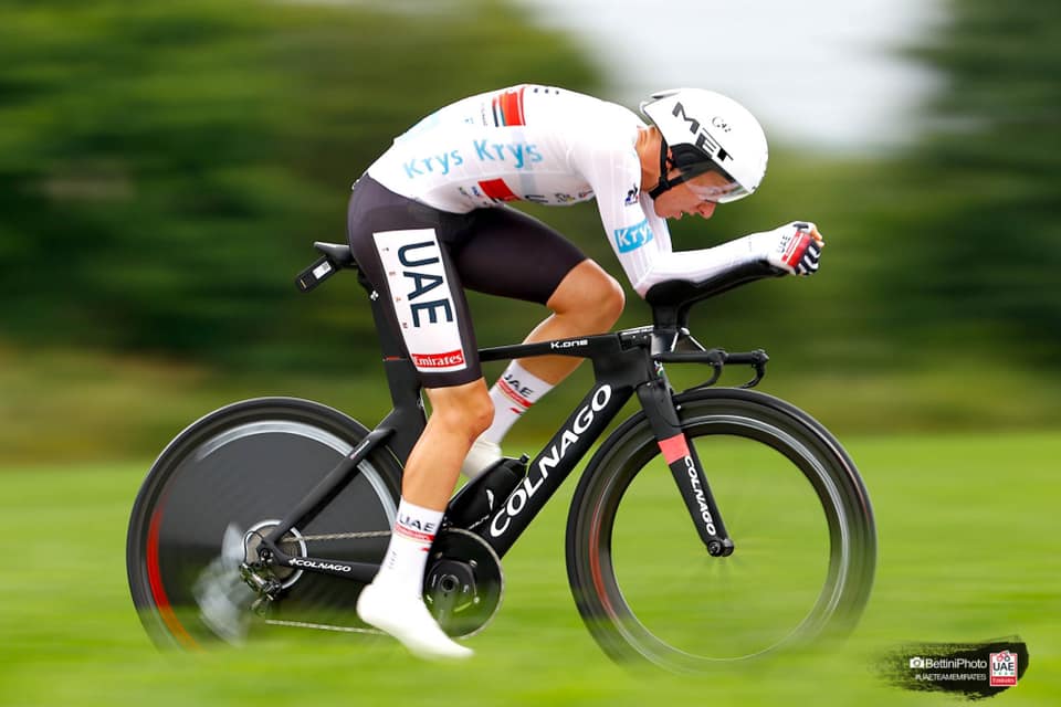 Tadej Pogacar durante la crono de la etapa 5 en el Tour de Francia 2021
