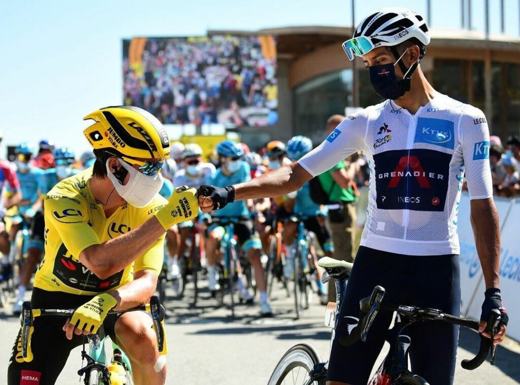 Egan Bernal con Roglic Joven