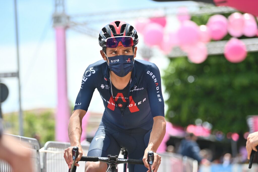 Egan Bernal con tapabocas