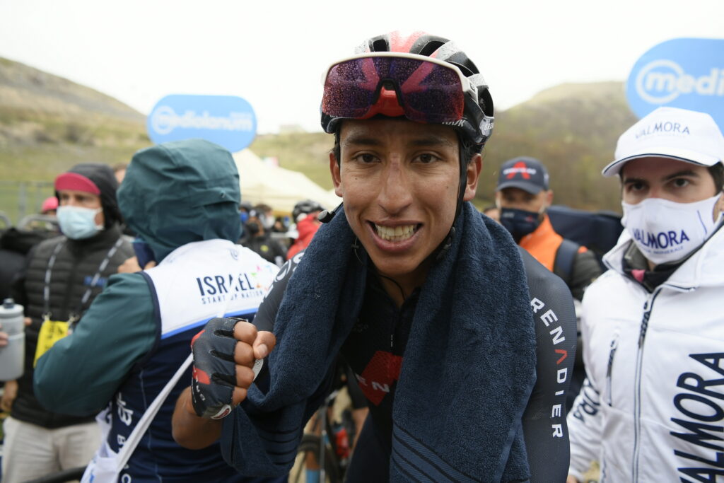 Egan Bernal empuñando por ganar