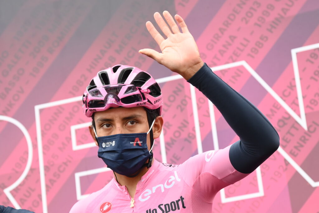 Egan Bernal con la Maglia