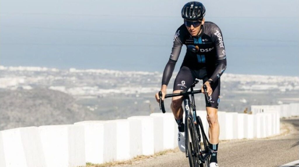 Romain Bardet no defendió general Vuelta Burgos 2021 dolor espalda
