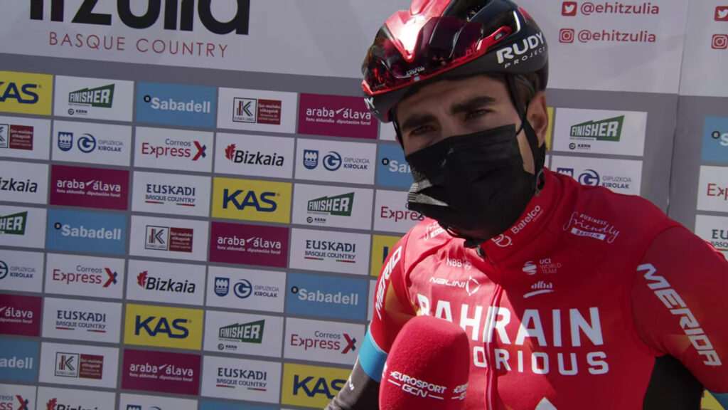 Mikel da entrevista