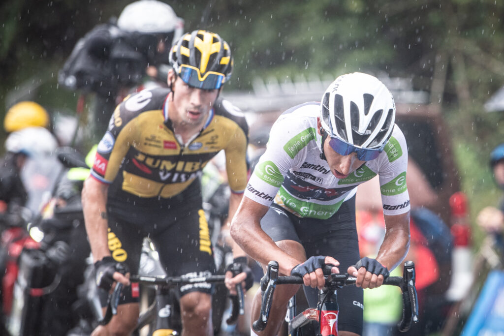 Roglic y Egan en ataque