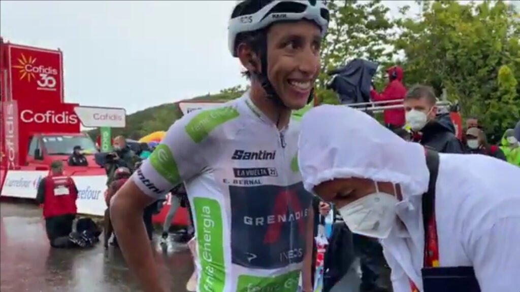 Egan Bernal sonriendo Lagos Covadonga