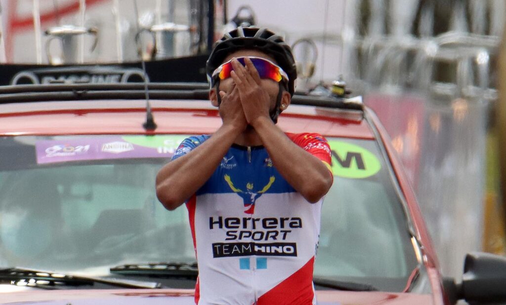 Bobadilla celebra en Letras