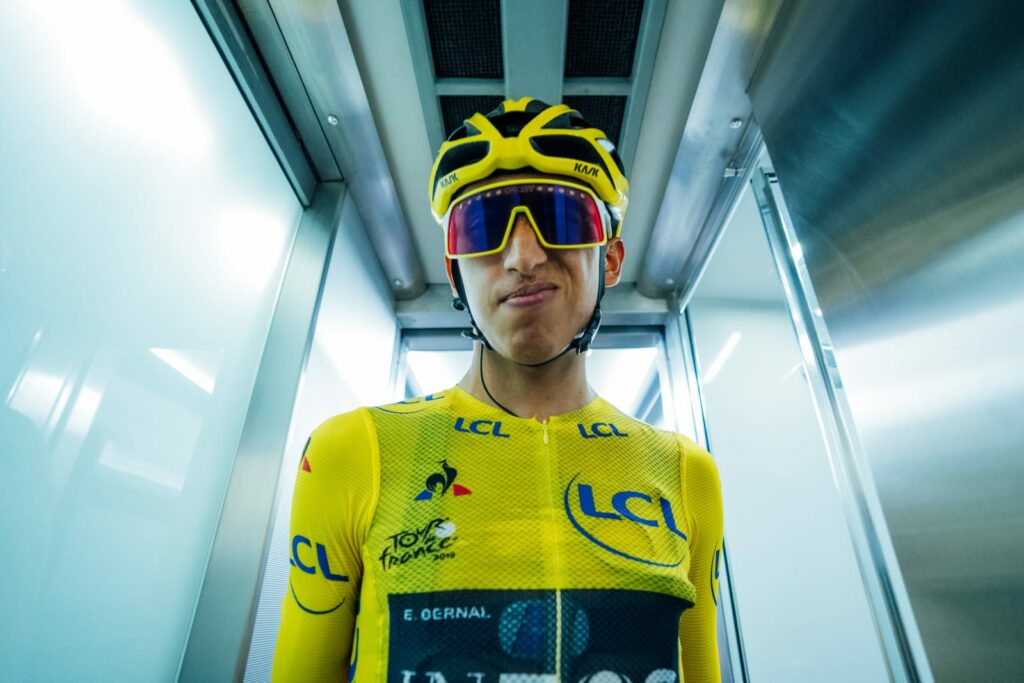 Egan Bernal con la amarilla