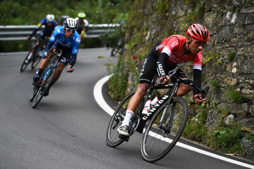 Nairo desciende en una etapa