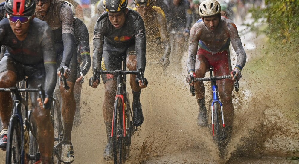 Wout Van Aert lleno de barro