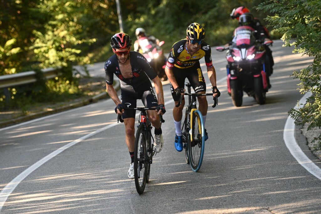 Adam Yates con Roglic