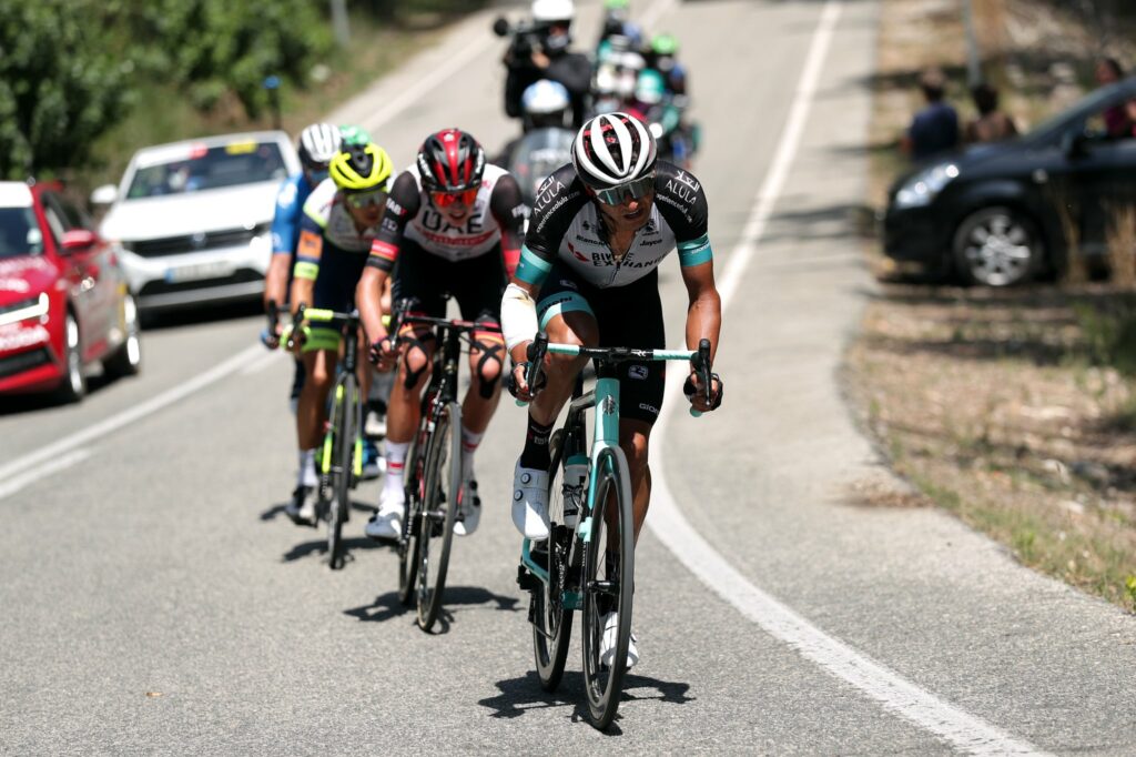 Miguel Ángel López y el corredor del Bike Exchange que llegaría como su gregario para el 2022