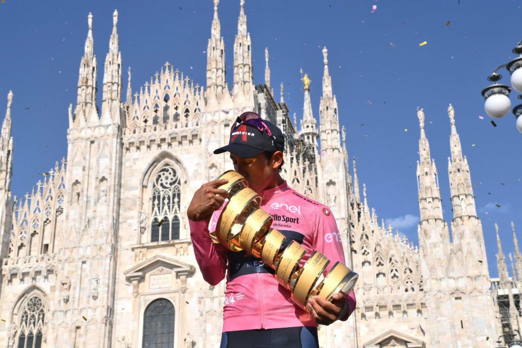 Egan Bernal besa el amore infinito