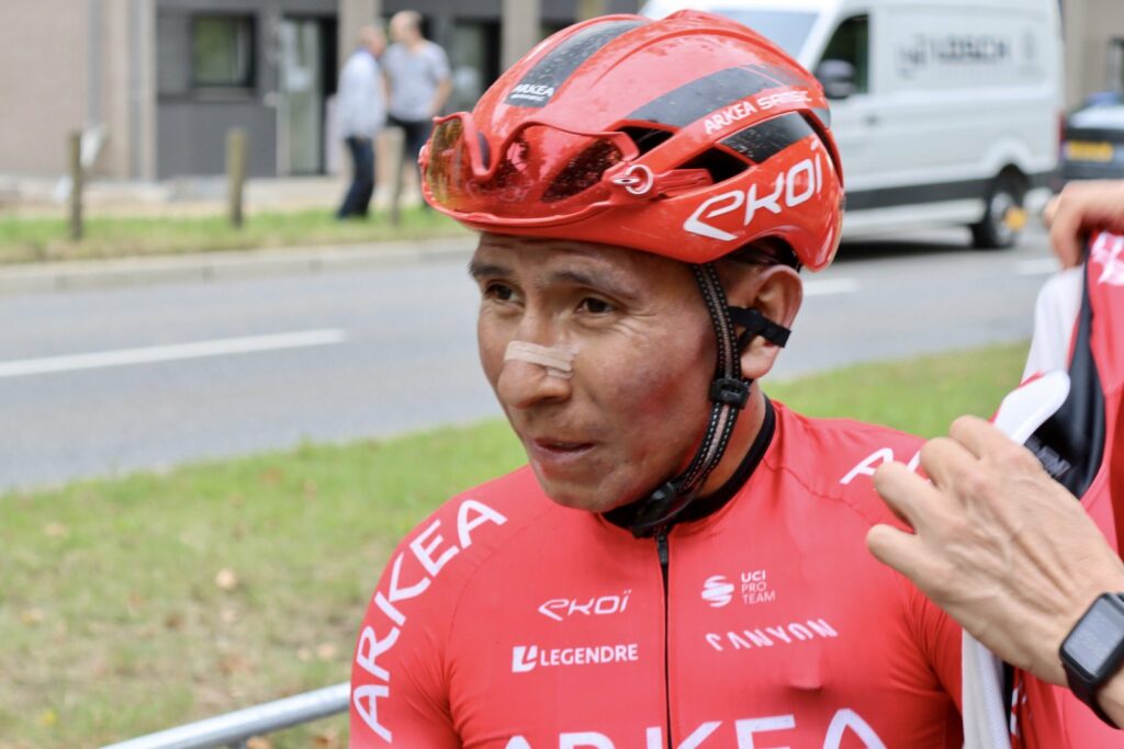 Nairo mirando al frente