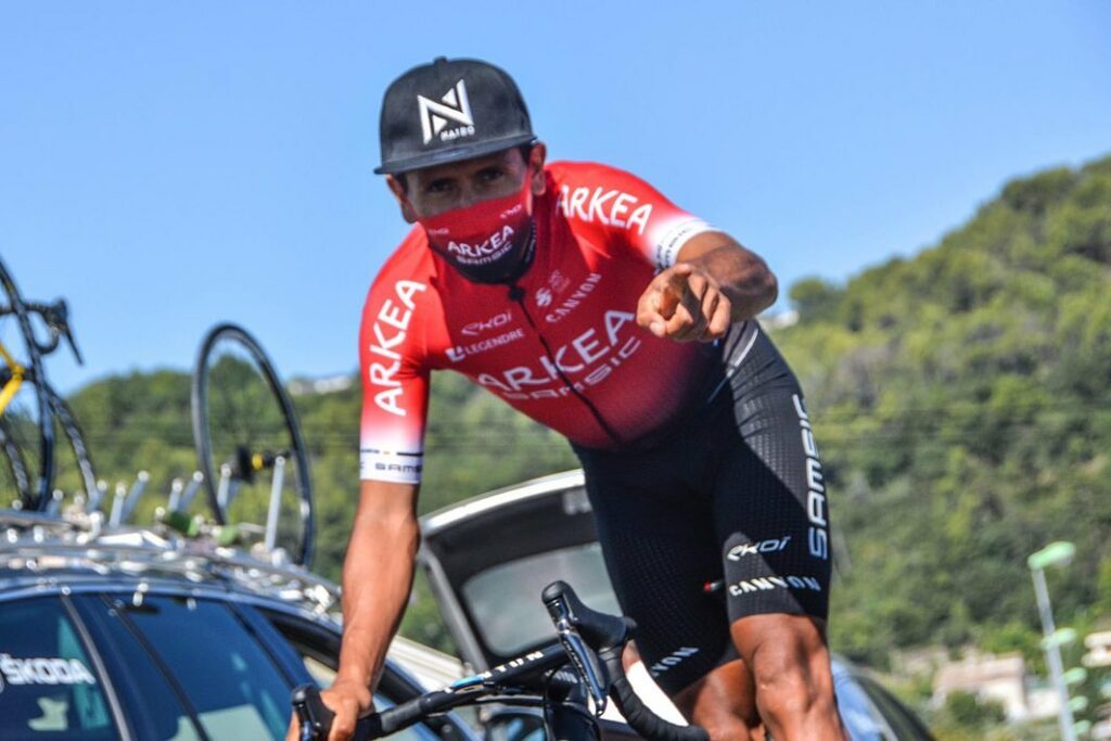 Nairo Quintana Arkea Samsic señala
