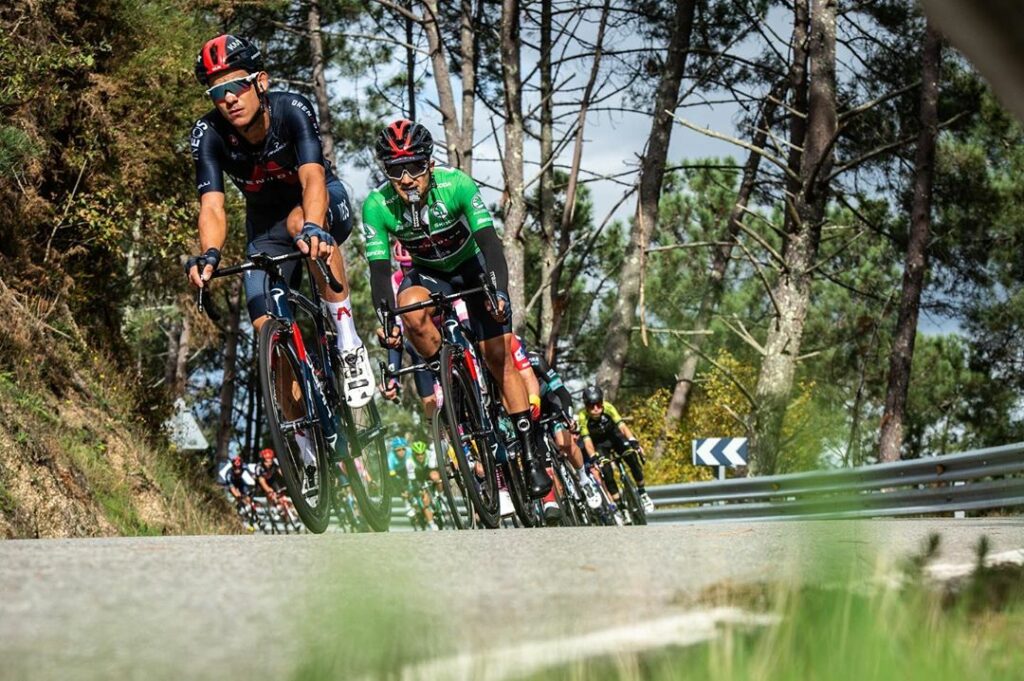 Egan Bernal en descenso