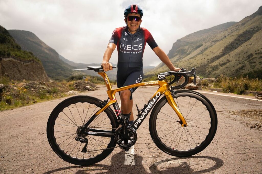 Richard Carapaz Ineos bicicleta de oro
