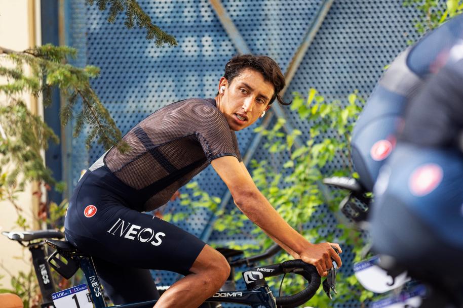 Egan Bernal sufre grave accidente con un bus, mientras entrenaba