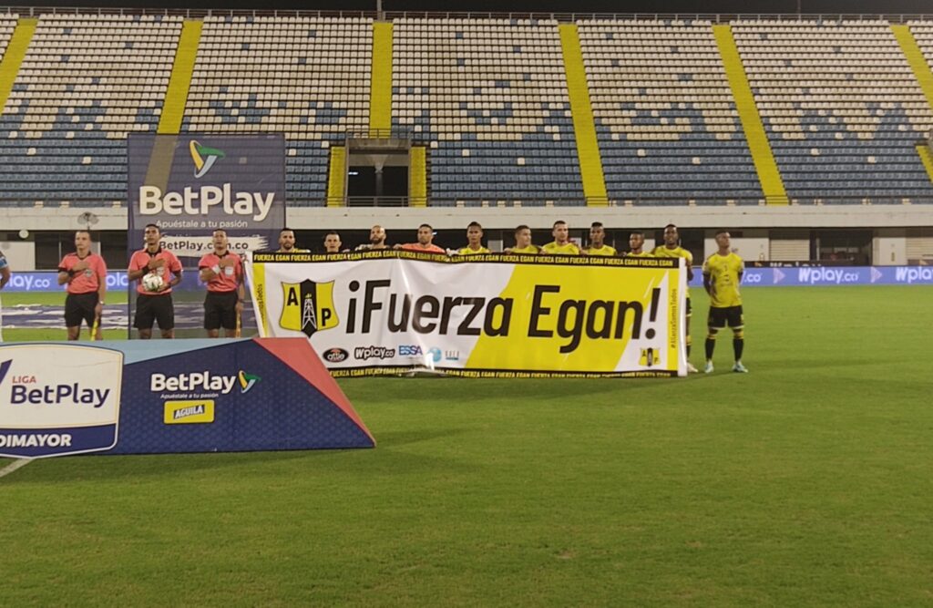 Este fue el equipo de fútbol colombiano que mostro su apoyo a Egan con un mensaje previo a su partido