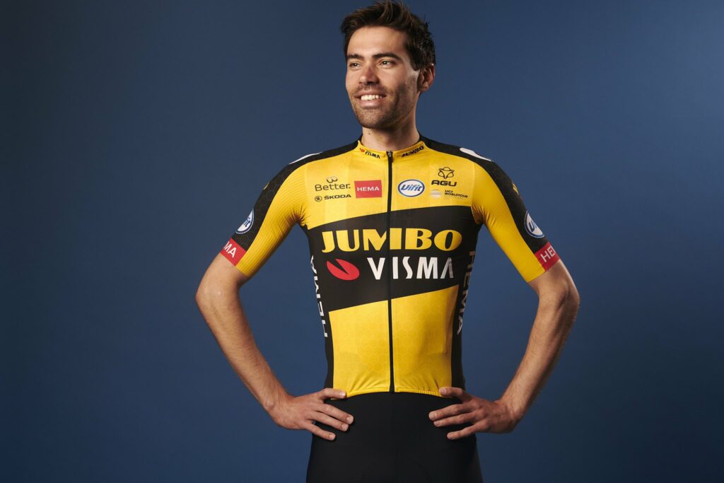 Dumoulin posando con el unoforme del Jumbo