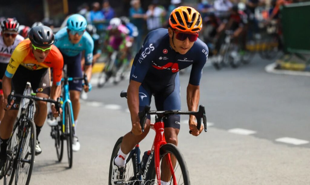 accidente Egan Bernal Richard Carapaz llorando