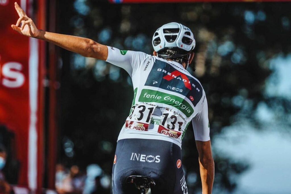 (VIDEO) Egan Bernal vuelve a pedalear a menos de un mes de su accidente